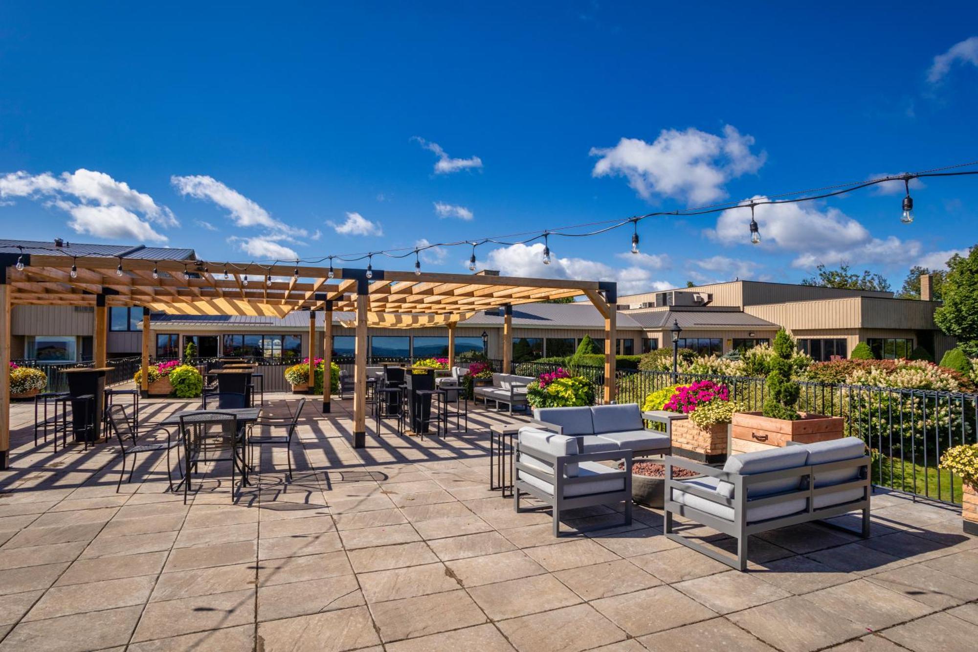 Old Orchard Inn Вулфвилл Экстерьер фото
